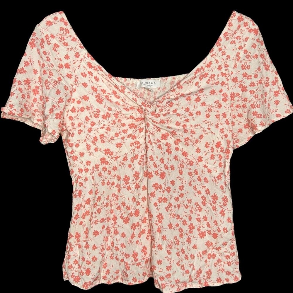 White and Pink Flowy Floral Summer Twist Accent Top Size M